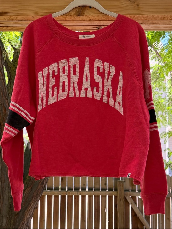 ‘47 Brand Tops - NWT Nebraska Huskers Allie Modest Raglan Long Sleeve Cropped Sweatshirt medium